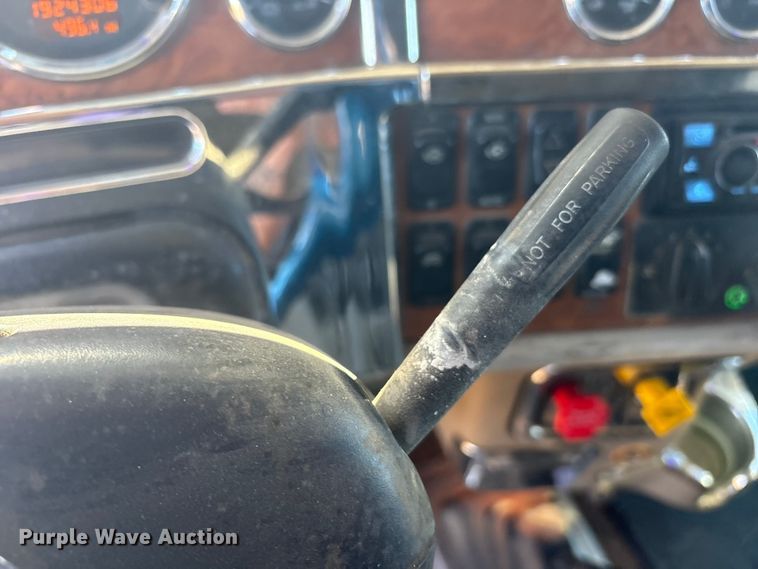 image for item EF6162 2007 Peterbilt 379 semi truck