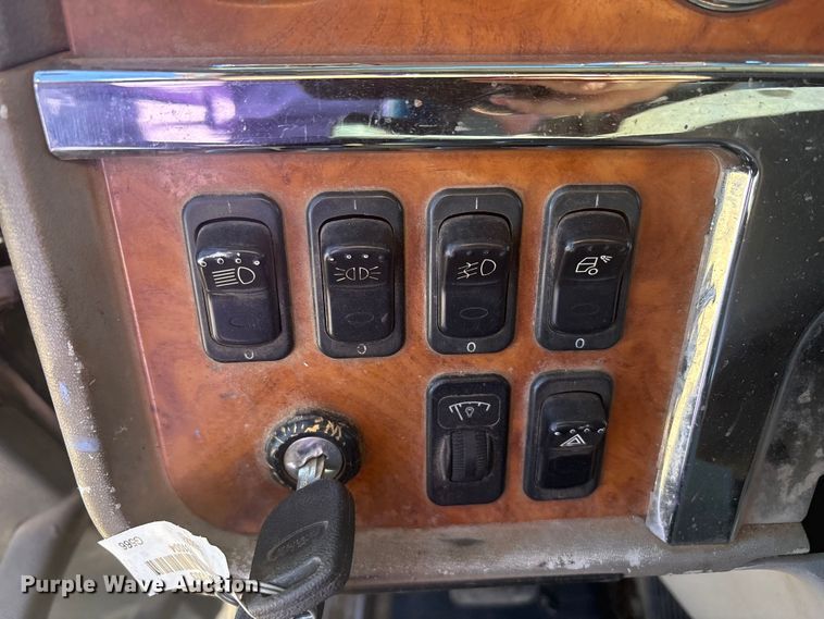 image for item EF6162 2007 Peterbilt 379 semi truck