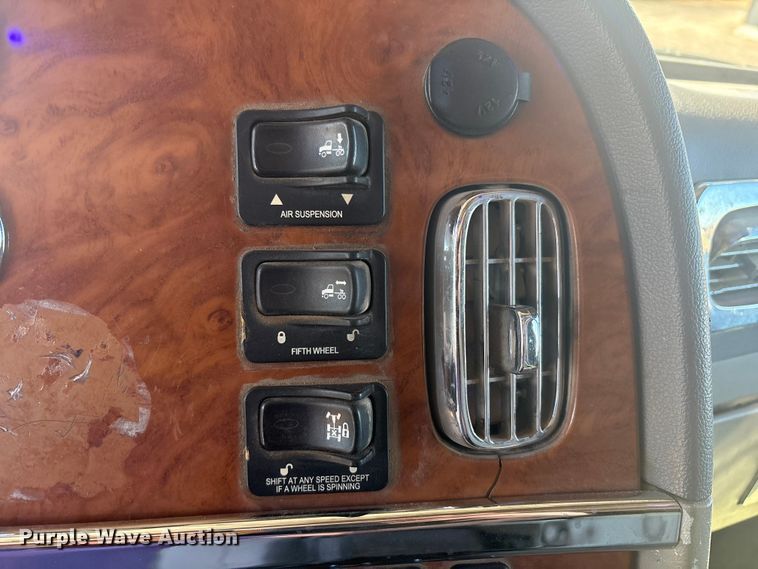 image for item EF6162 2007 Peterbilt 379 semi truck