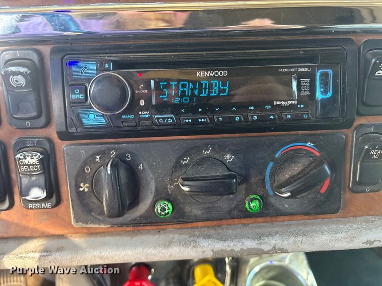 image for item EF6162 2007 Peterbilt 379 semi truck