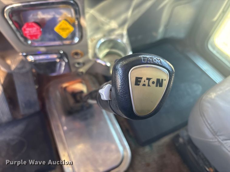 image for item EF6162 2007 Peterbilt 379 semi truck