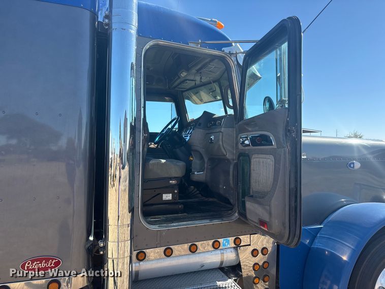 image for item EF6162 2007 Peterbilt 379 semi truck