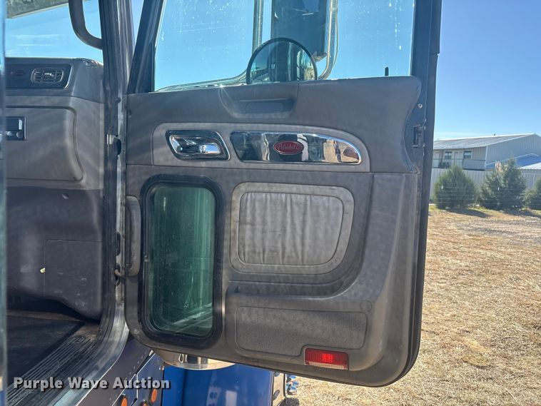 image for item EF6162 2007 Peterbilt 379 semi truck