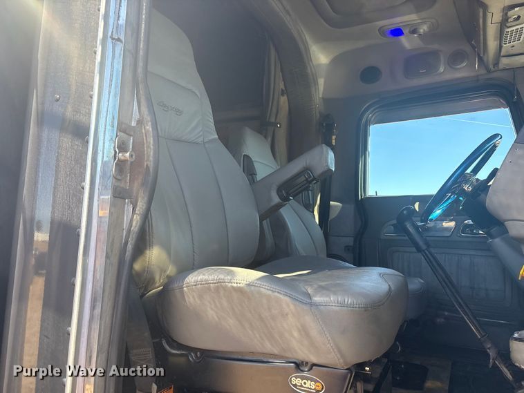 image for item EF6162 2007 Peterbilt 379 semi truck