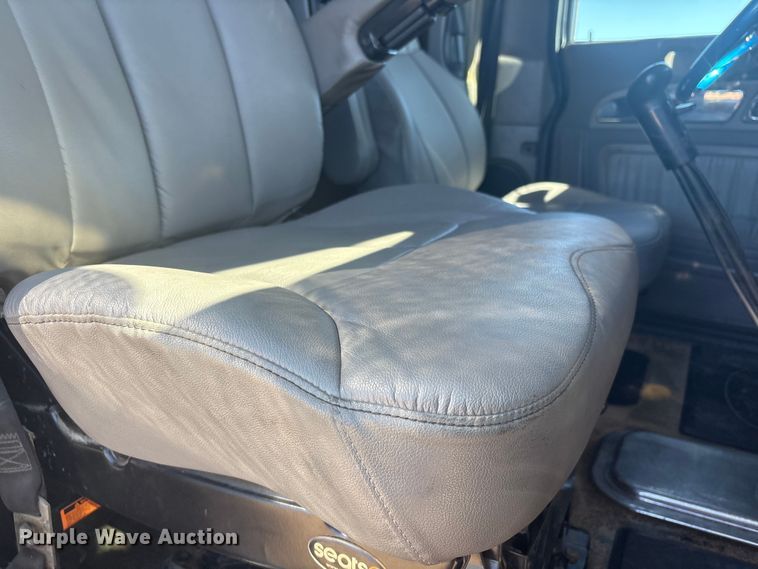 image for item EF6162 2007 Peterbilt 379 semi truck