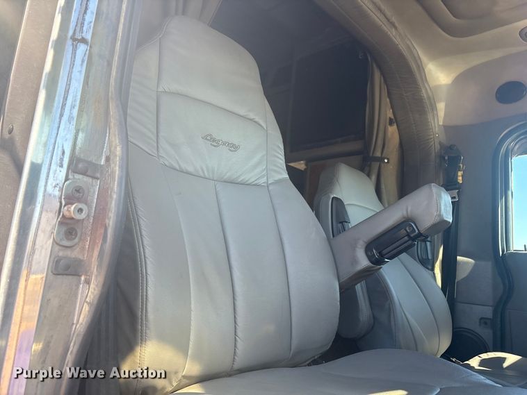 image for item EF6162 2007 Peterbilt 379 semi truck