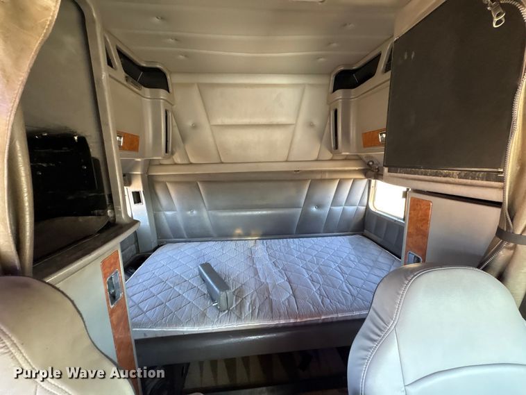 image for item EF6162 2007 Peterbilt 379 semi truck