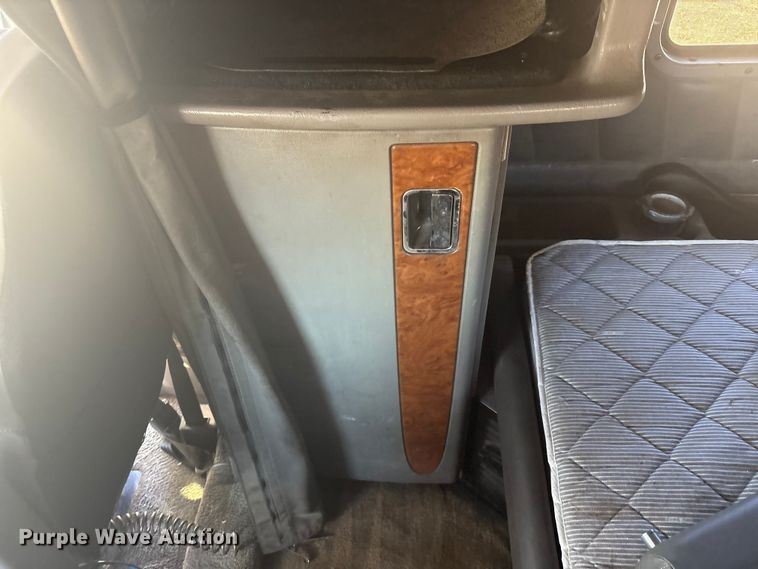 image for item EF6162 2007 Peterbilt 379 semi truck