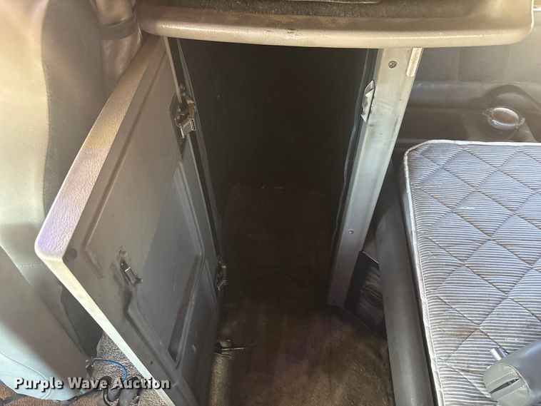 image for item EF6162 2007 Peterbilt 379 semi truck