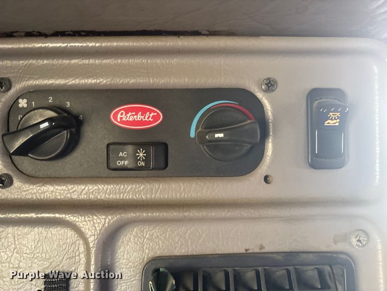 image for item EF6162 2007 Peterbilt 379 semi truck