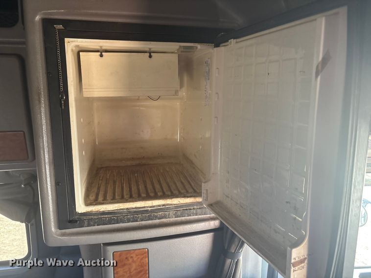 image for item EF6162 2007 Peterbilt 379 semi truck