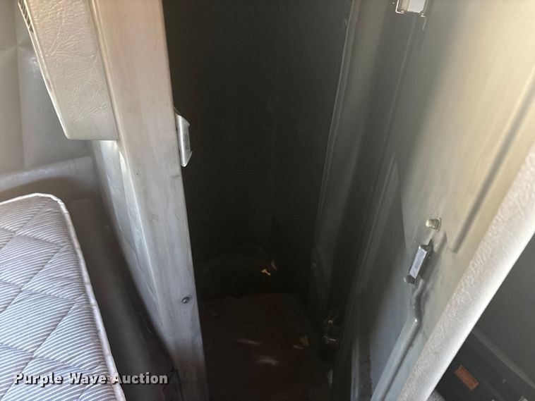 image for item EF6162 2007 Peterbilt 379 semi truck