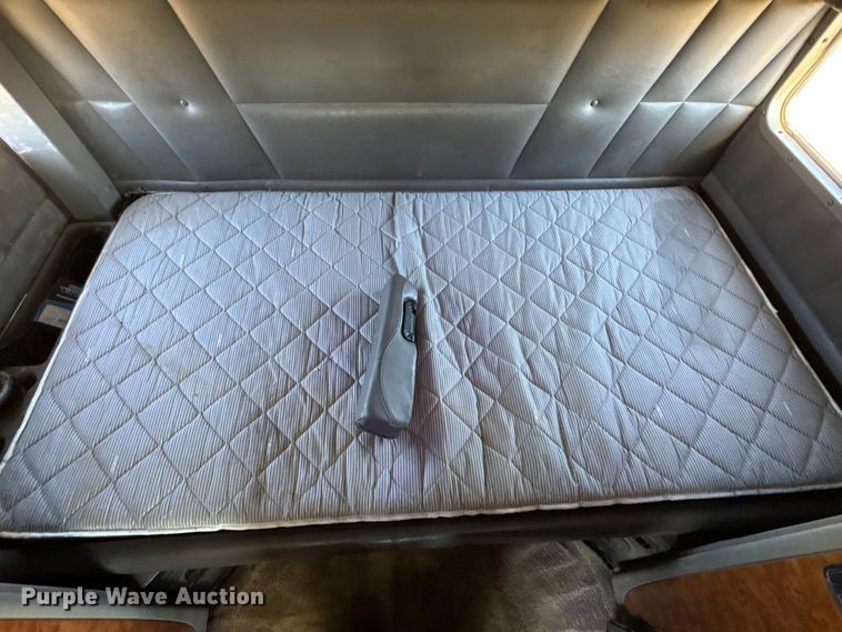 image for item EF6162 2007 Peterbilt 379 semi truck