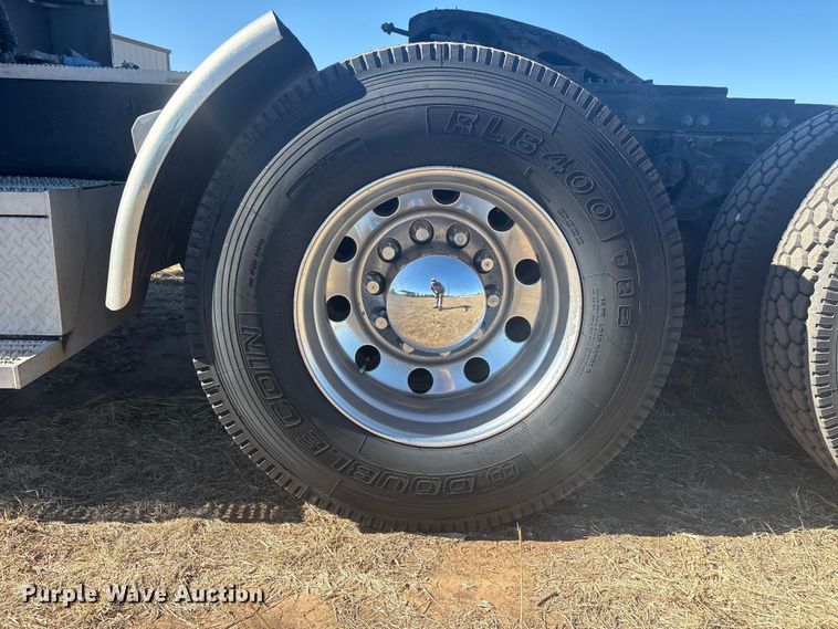 image for item EF6162 2007 Peterbilt 379 semi truck