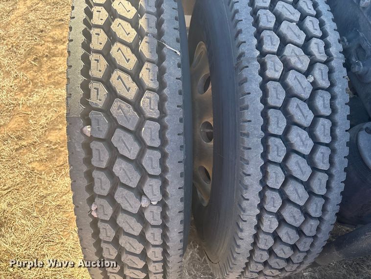 image for item EF6162 2007 Peterbilt 379 semi truck