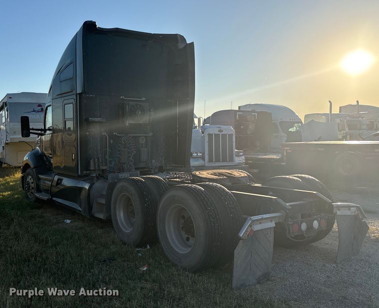 image for item EF6163 2018 Kenworth T680 semi truck