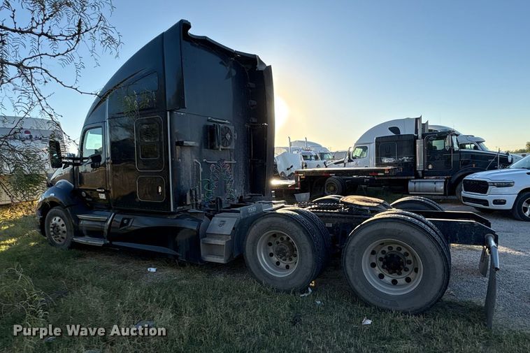image for item EF6163 2018 Kenworth T680 semi truck
