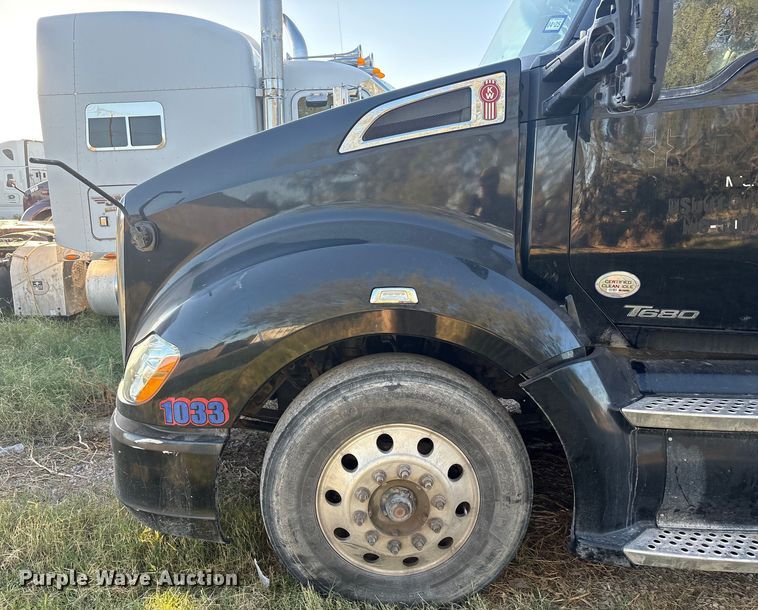 image for item EF6163 2018 Kenworth T680 semi truck
