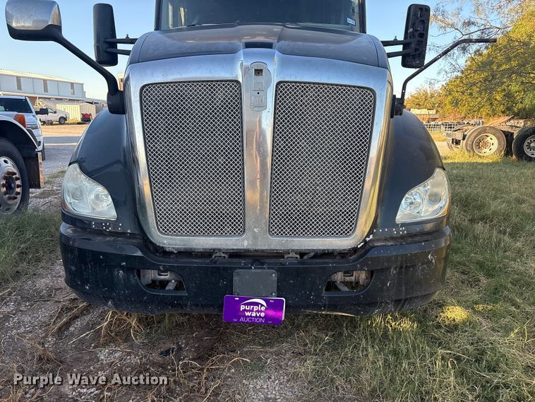image for item EF6163 2018 Kenworth T680 semi truck