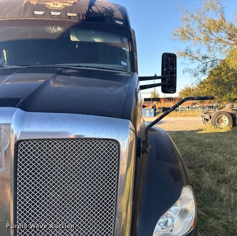 image for item EF6163 2018 Kenworth T680 semi truck