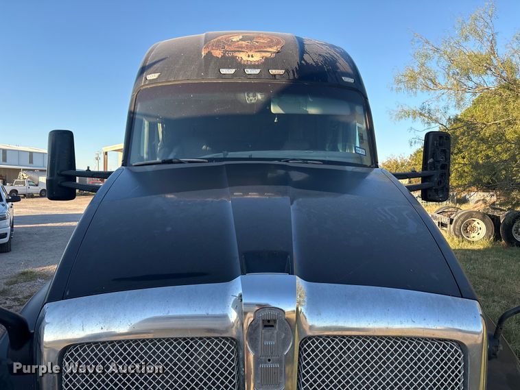 image for item EF6163 2018 Kenworth T680 semi truck