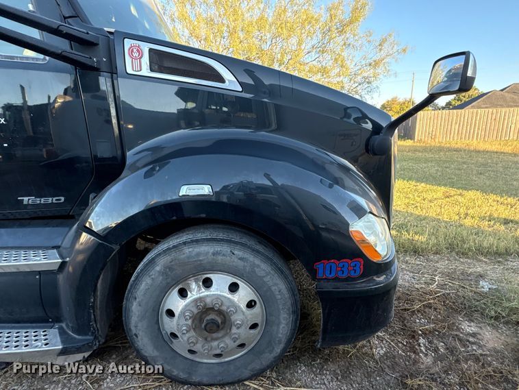 image for item EF6163 2018 Kenworth T680 semi truck