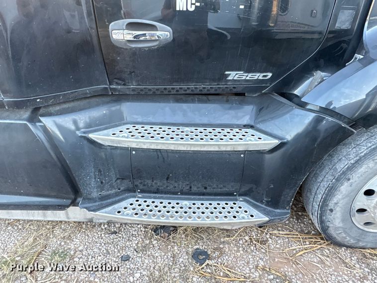 image for item EF6163 2018 Kenworth T680 semi truck