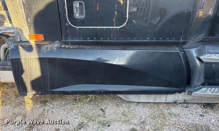 image for item EF6163 2018 Kenworth T680 semi truck