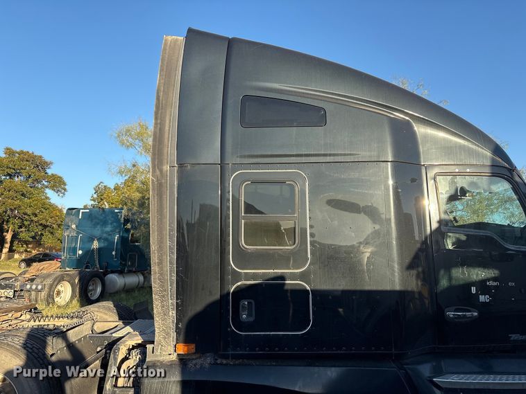 image for item EF6163 2018 Kenworth T680 semi truck