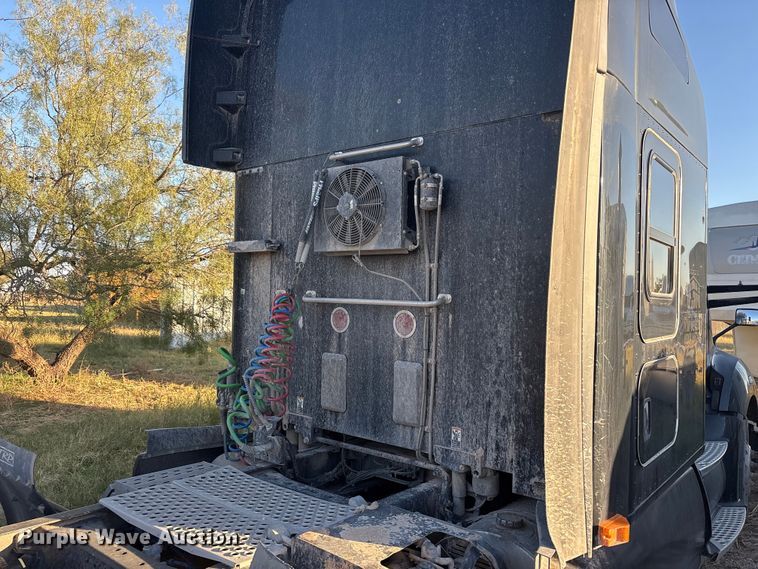 image for item EF6163 2018 Kenworth T680 semi truck