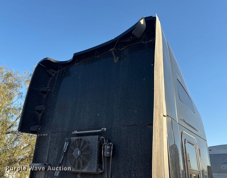 image for item EF6163 2018 Kenworth T680 semi truck