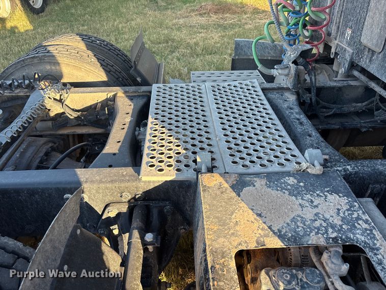 image for item EF6163 2018 Kenworth T680 semi truck