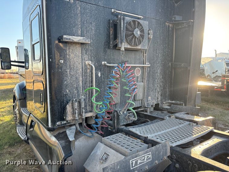 image for item EF6163 2018 Kenworth T680 semi truck