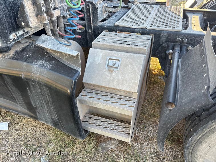 image for item EF6163 2018 Kenworth T680 semi truck