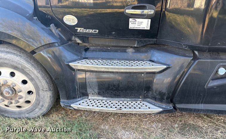 image for item EF6163 2018 Kenworth T680 semi truck