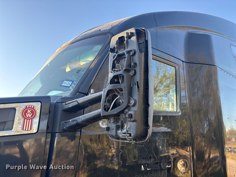 image for item EF6163 2018 Kenworth T680 semi truck