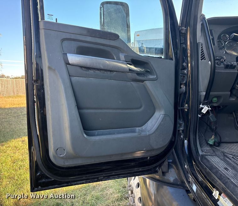 image for item EF6163 2018 Kenworth T680 semi truck