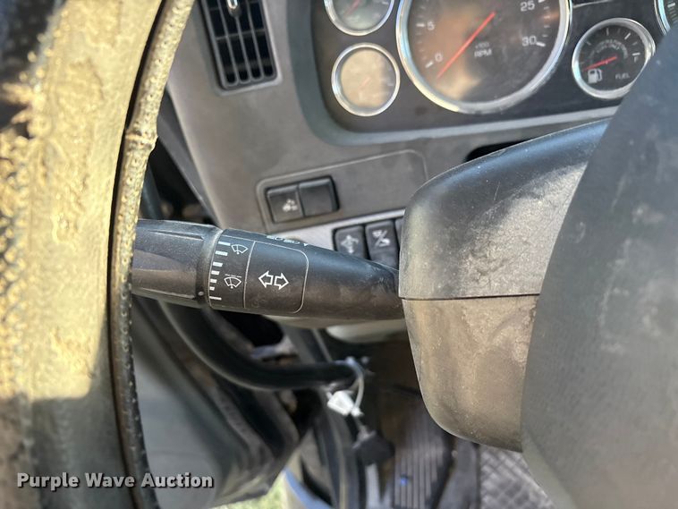 image for item EF6163 2018 Kenworth T680 semi truck