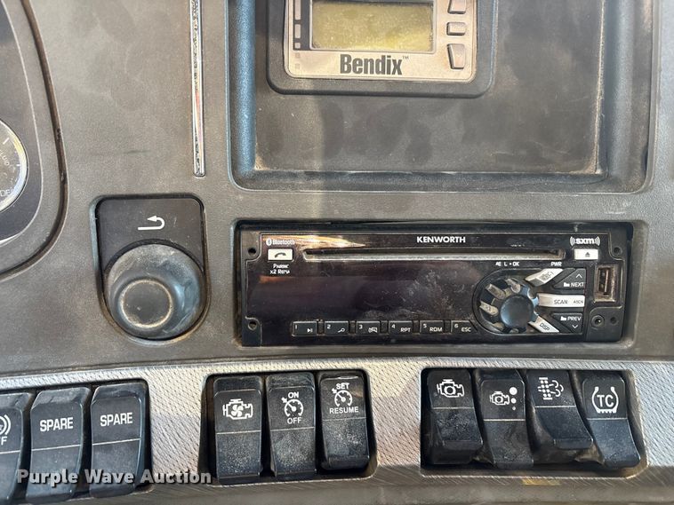 image for item EF6163 2018 Kenworth T680 semi truck