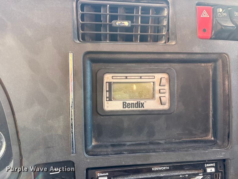 image for item EF6163 2018 Kenworth T680 semi truck