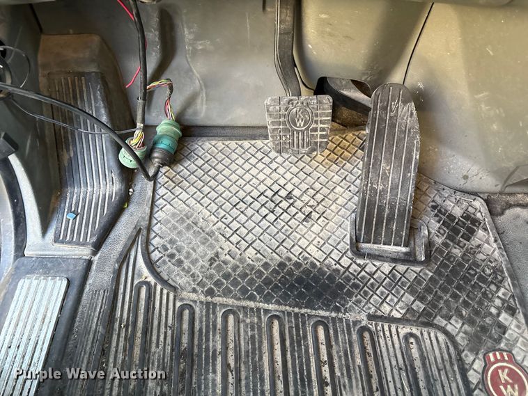 image for item EF6163 2018 Kenworth T680 semi truck