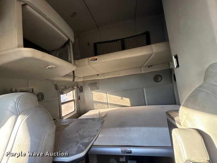 image for item EF6163 2018 Kenworth T680 semi truck