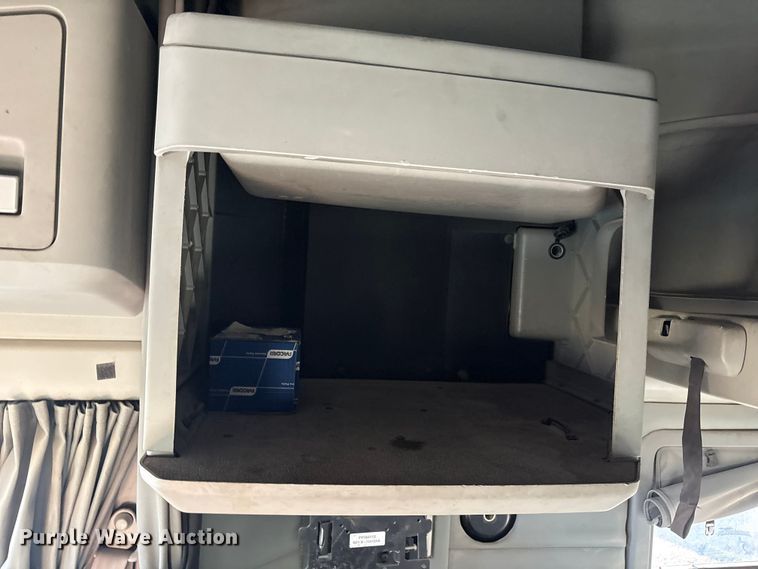 image for item EF6163 2018 Kenworth T680 semi truck