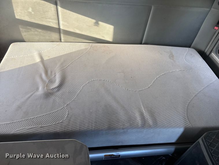 image for item EF6163 2018 Kenworth T680 semi truck