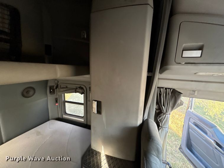 image for item EF6163 2018 Kenworth T680 semi truck