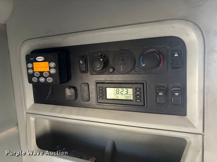 image for item EF6163 2018 Kenworth T680 semi truck