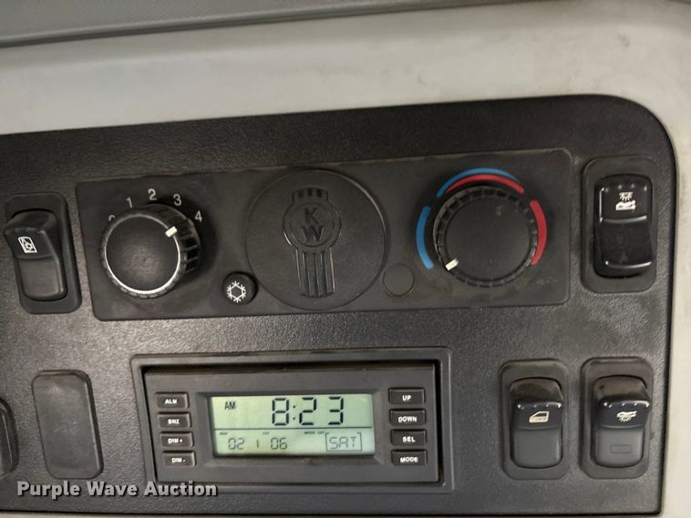 image for item EF6163 2018 Kenworth T680 semi truck