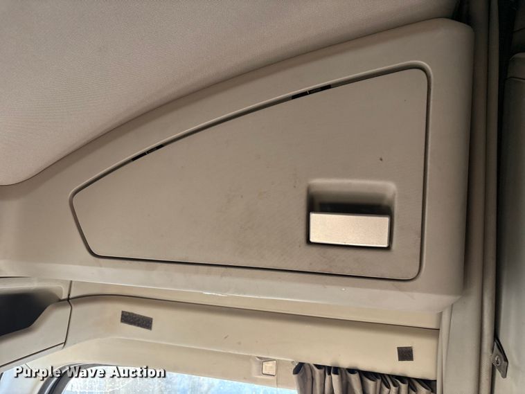 image for item EF6163 2018 Kenworth T680 semi truck