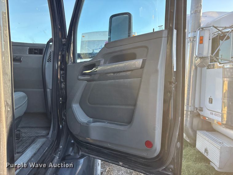 image for item EF6163 2018 Kenworth T680 semi truck