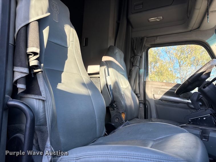 image for item EF6163 2018 Kenworth T680 semi truck